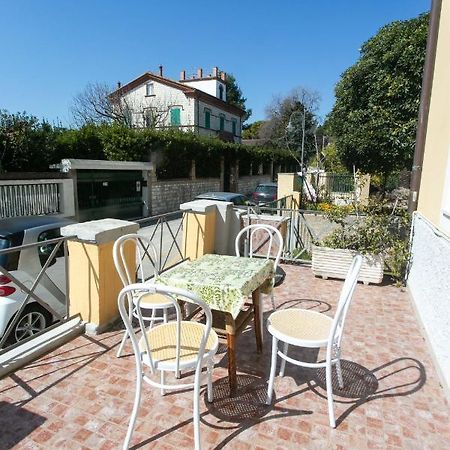 N050 - Numana, Trilocale In Centro Con Portico E Posto Auto Apartman Kültér fotó