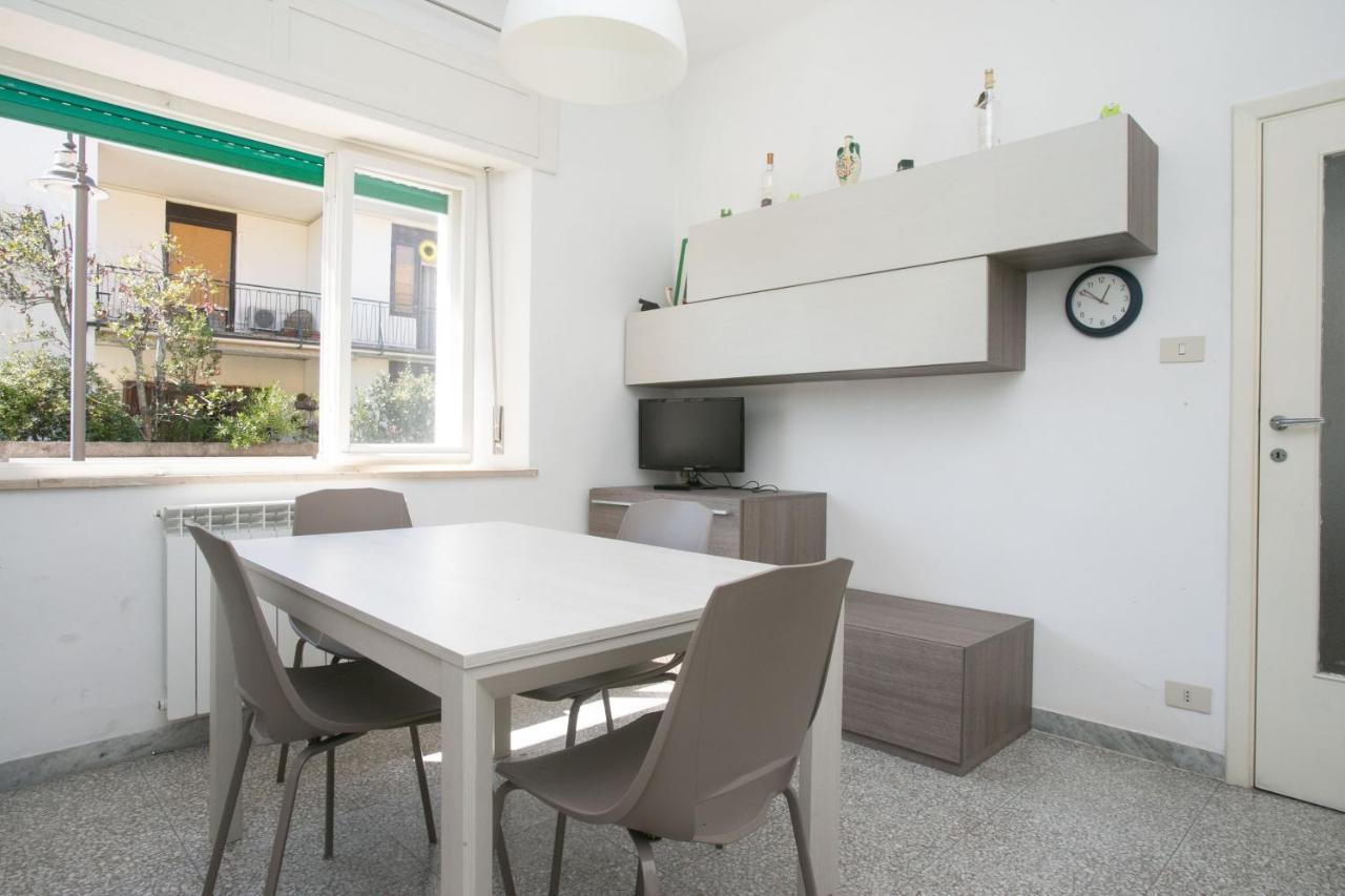 N050 - Numana, Trilocale In Centro Con Portico E Posto Auto Apartman Kültér fotó