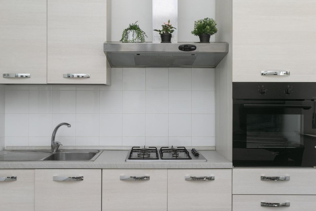 N050 - Numana, Trilocale In Centro Con Portico E Posto Auto Apartman Kültér fotó