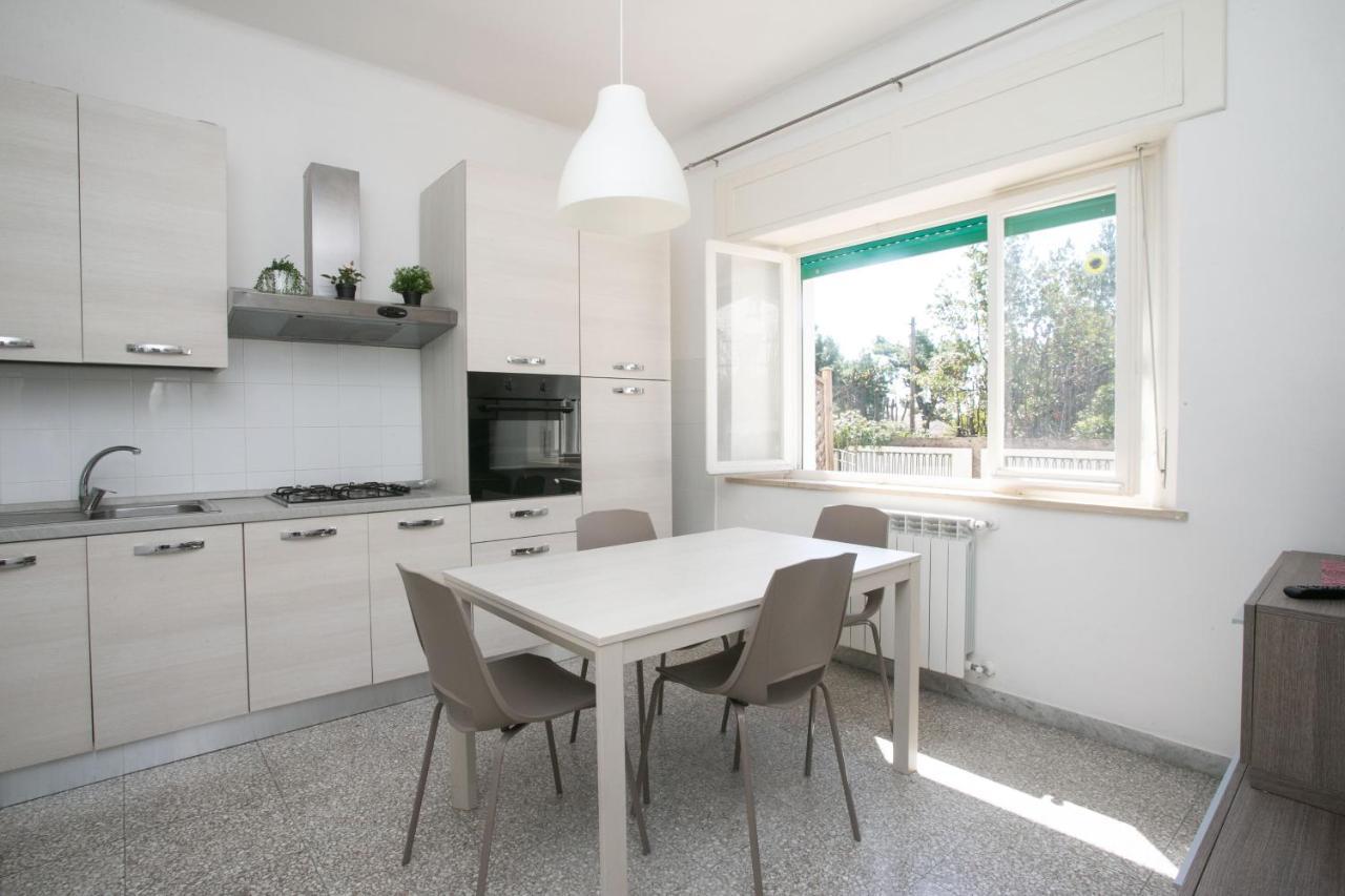 N050 - Numana, Trilocale In Centro Con Portico E Posto Auto Apartman Kültér fotó
