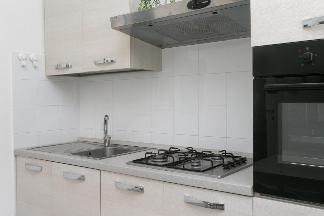 N050 - Numana, Trilocale In Centro Con Portico E Posto Auto Apartman Kültér fotó
