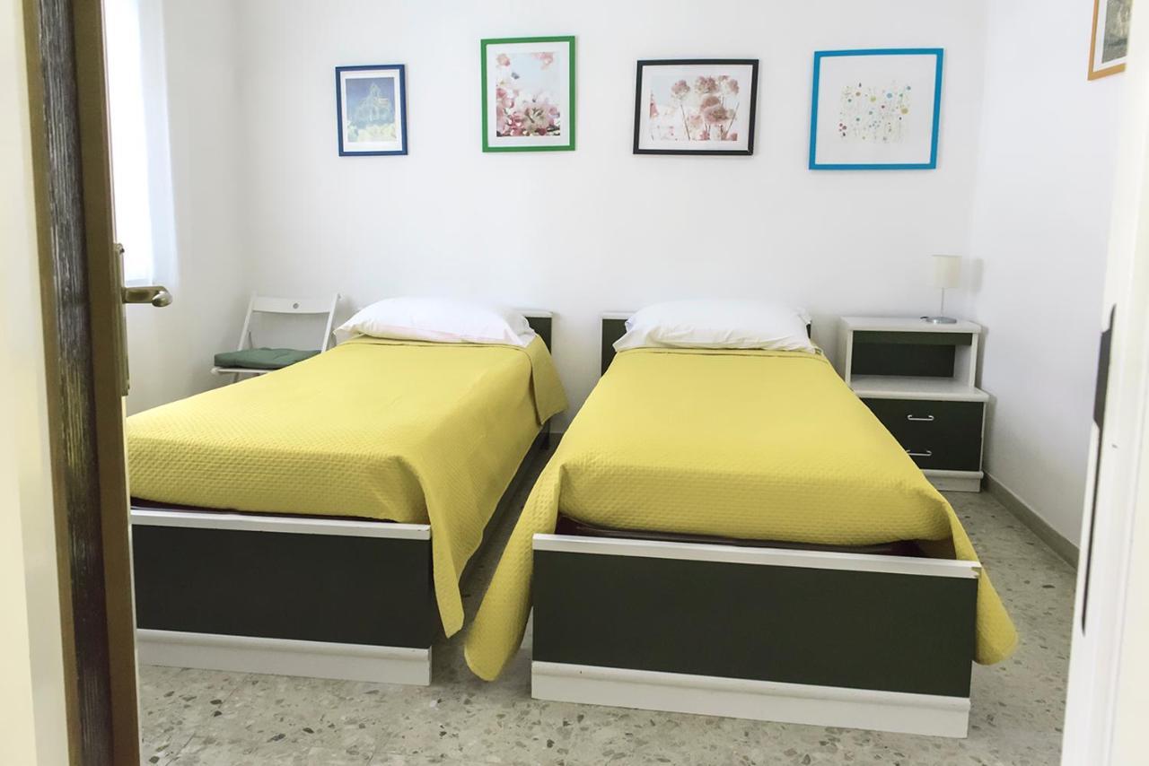 N050 - Numana, Trilocale In Centro Con Portico E Posto Auto Apartman Kültér fotó