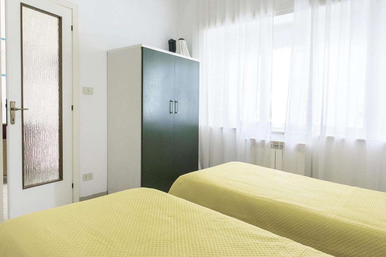N050 - Numana, Trilocale In Centro Con Portico E Posto Auto Apartman Kültér fotó