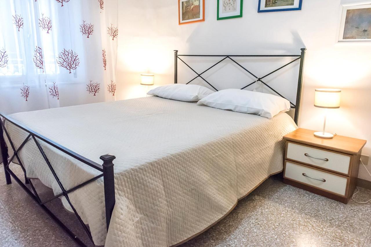 N050 - Numana, Trilocale In Centro Con Portico E Posto Auto Apartman Kültér fotó